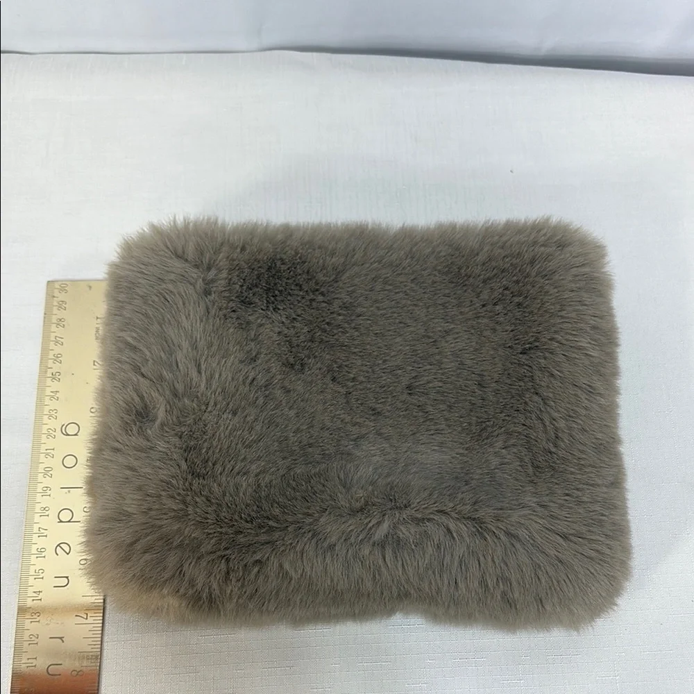 🍌Tan Faux Fur Clutch with Plush Texture
